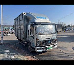 张伟萍个人车辆4米2飞翼车